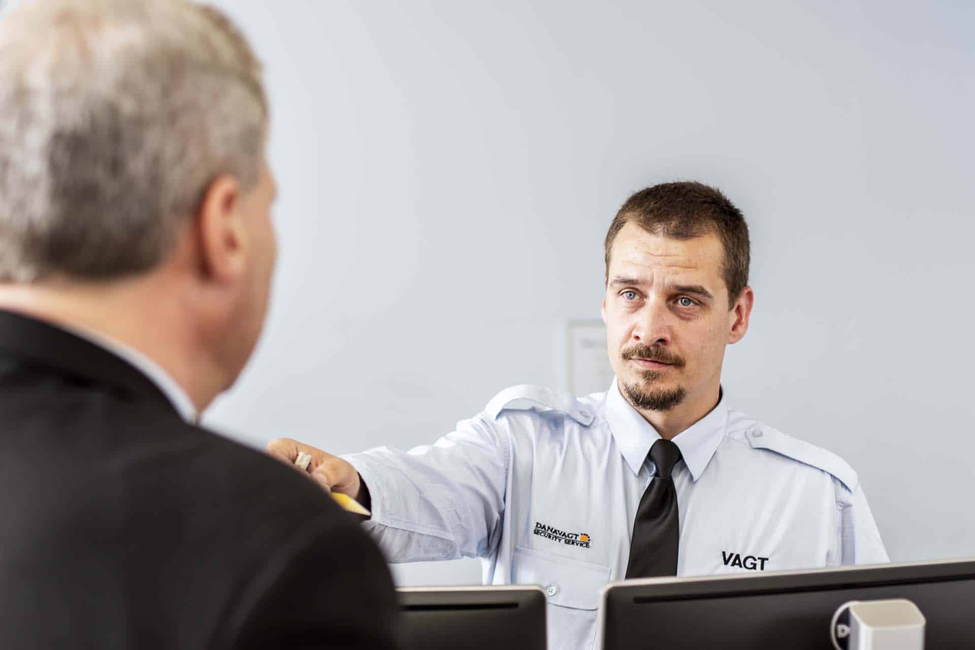 Vagtfirma der laver adgangskontrol